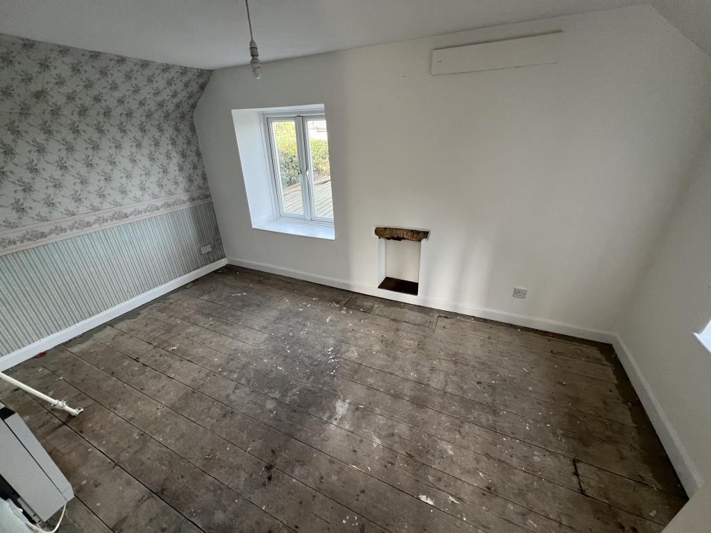 Lot: 131 - DETACHED COTTAGE FOR UPDATING - General view of bed two